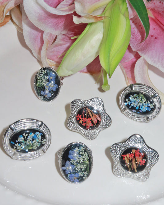Margot Horizontal Oval Bloom Dried Flower Resin Silver Ring